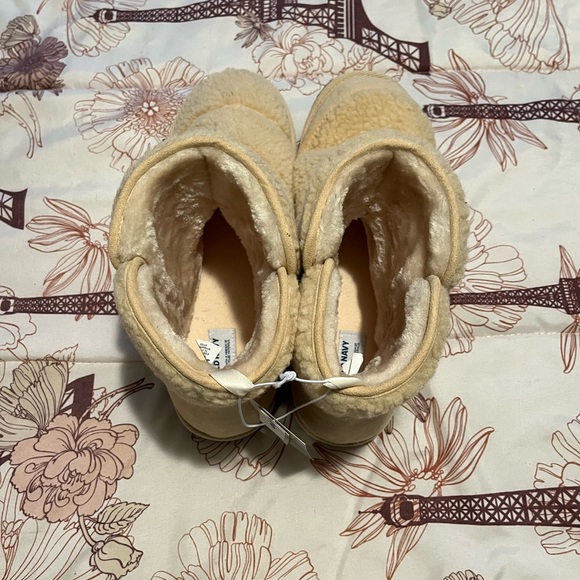 Old Navy Faux Fur Boots - Picture 2 of 3